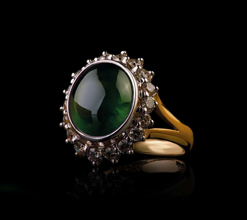 Эксклюзивное золотое кольцо с природными: гранатом и бриллиантами в золоте  Denisov Gems
