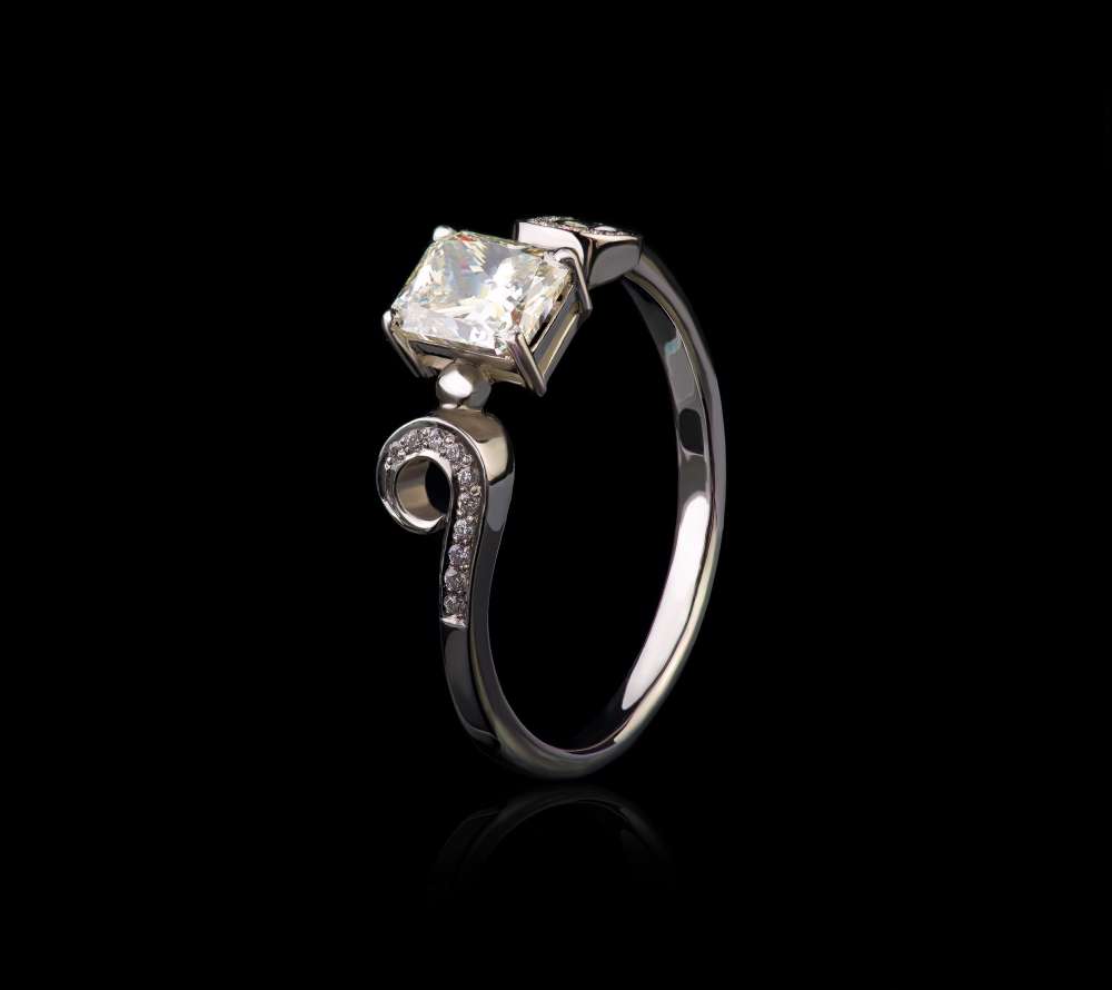 Эксклюзивное платиновое кольцо "Принцесса" с бриллиантом Denisov & Gems